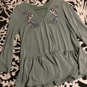 Olive green top 💚